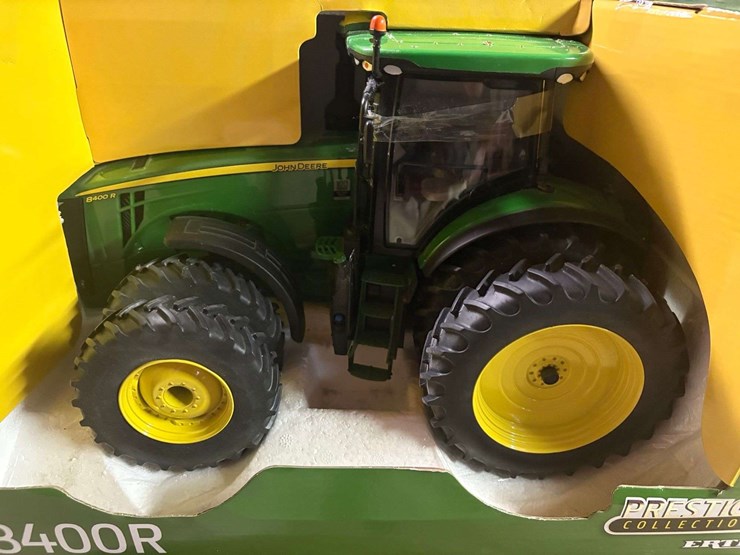1/16th-die-cast-metal-replica-john-deere-8400r,-ertl-prestige-collection,-100th-anniversary-edition,-image-4
