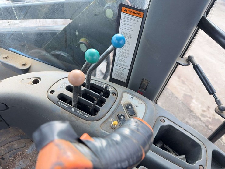 new-holland-tv145-image-42