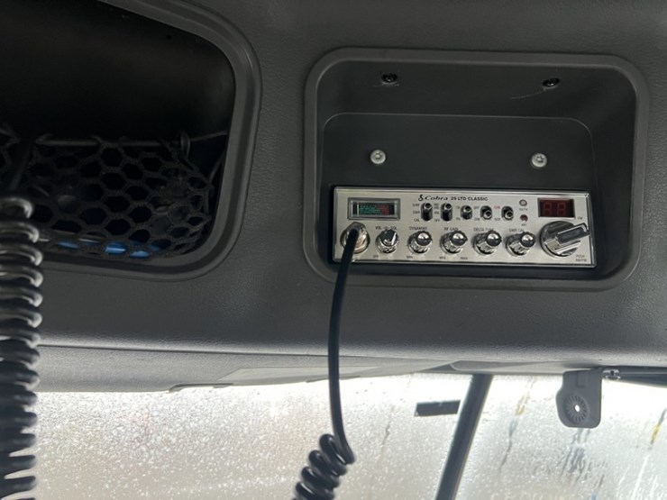 2017-freightliner-cascadia-tri-axle-truck-tractor-image-41