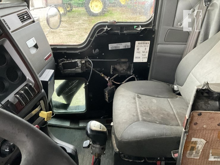 2007-kenworth-w900l-image-9