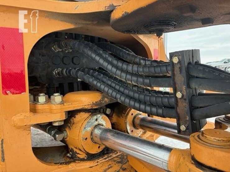 2006-case-580sm-image-5