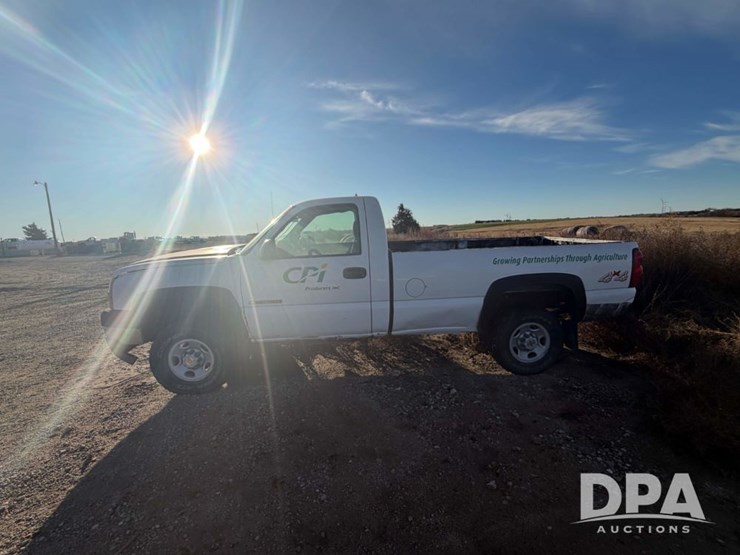 2003-chevrolet-silverado-2500hd-image-11