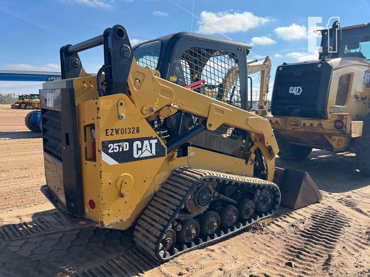 2015-caterpillar-257d-image-4