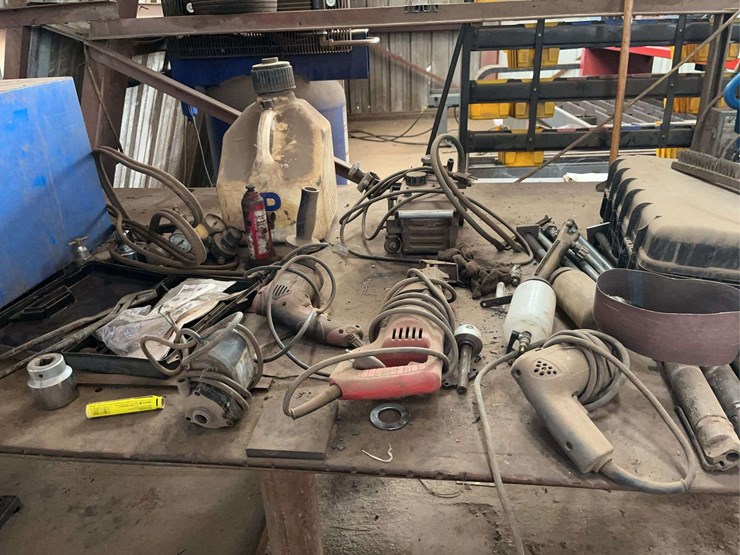 4'-x-8'-steel-shop-table,-vise,-&-contents-image-5