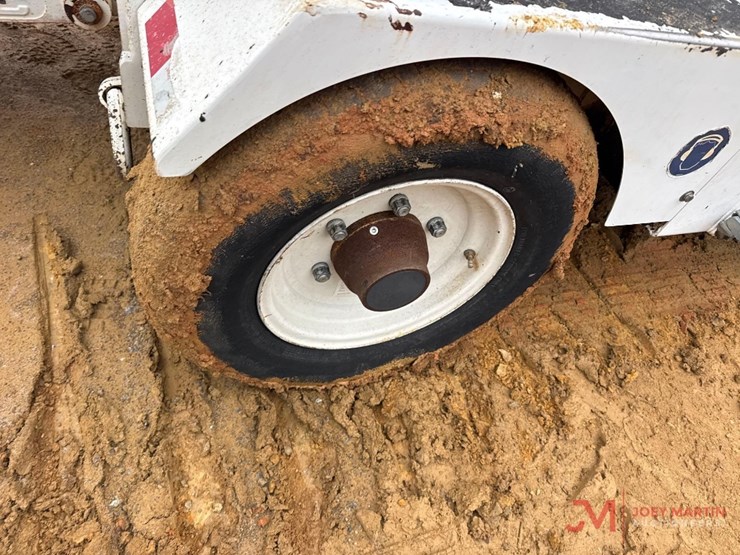 roadtec-fb-100e-sweeper-image-9