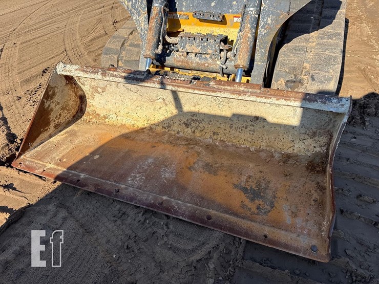 2021-deere-331g-image-21