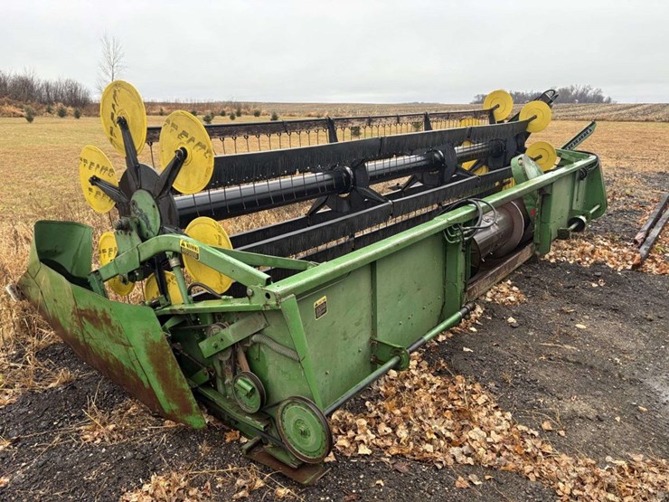 john-deere-220-image-14