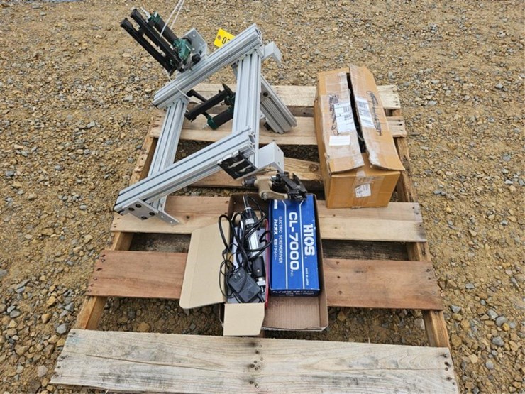 #3992-•-pallet-of-pneumatic-staplers-and-nailers-image-3