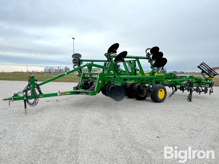 2023-john-deere-2730-image-1