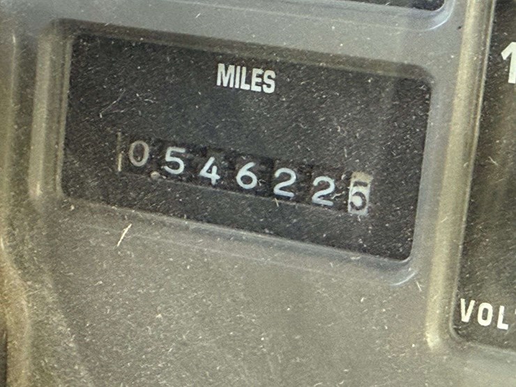 1992-international-805-box-truck,-shows-54,622-miles,-9-speed-transmission,-11r22.5-tires,-26.5’-box-image-26