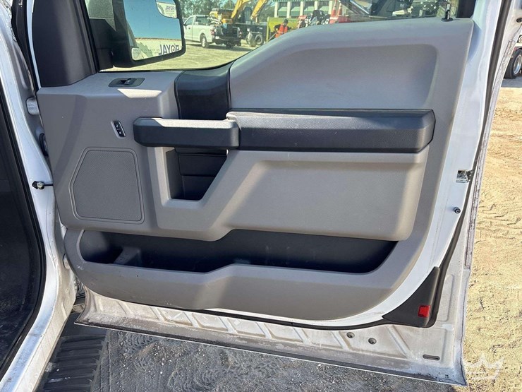 2017-ford-f150-image-24