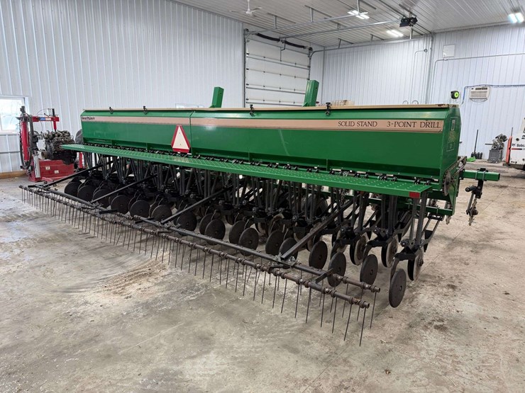great-plains-20’-grain-drill,-10”-spacing,-3pt-converted-into-a-pull-type,-has-markers,-front-coulte-image-4