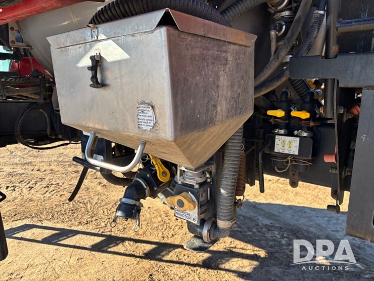 case-ih-patriot-4440-image-43