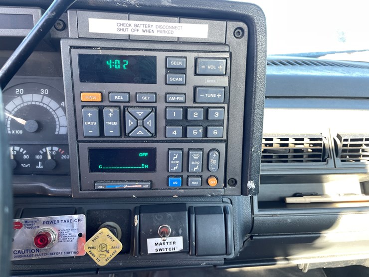 #1141-•-1995-gmc-topkick-bucket-truck-(has-mn-title)-image-34