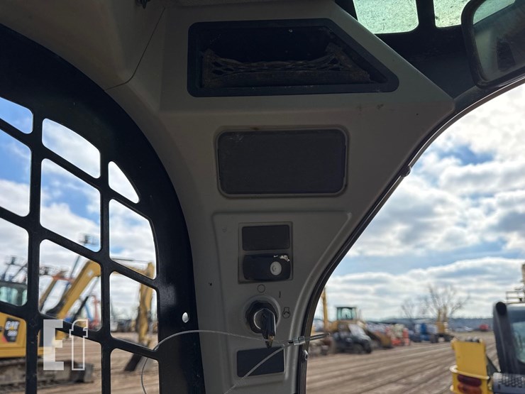 2017-caterpillar-239d-image-23