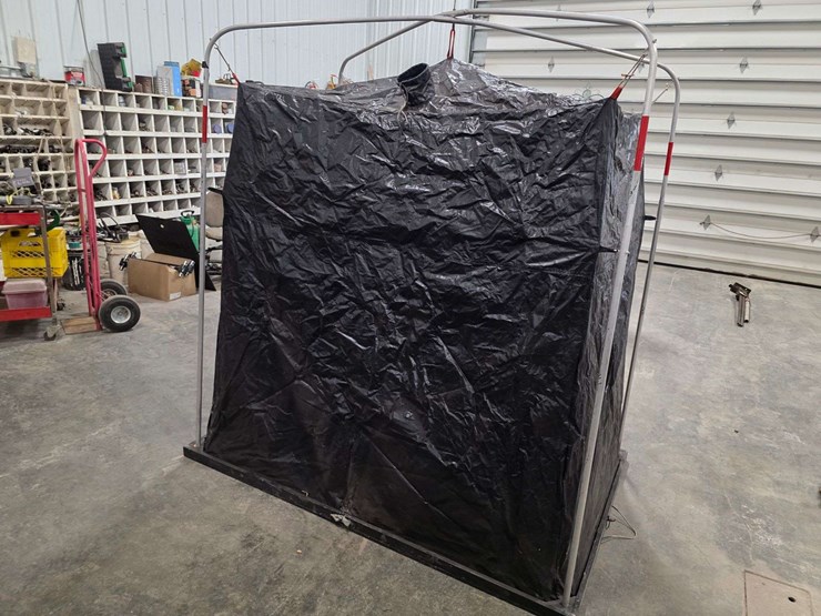 like-a-mankato-portable-fish-house,-4’-x-6’,-1-fishing-and-1-spear-hole-with-furnace-vent-image-10