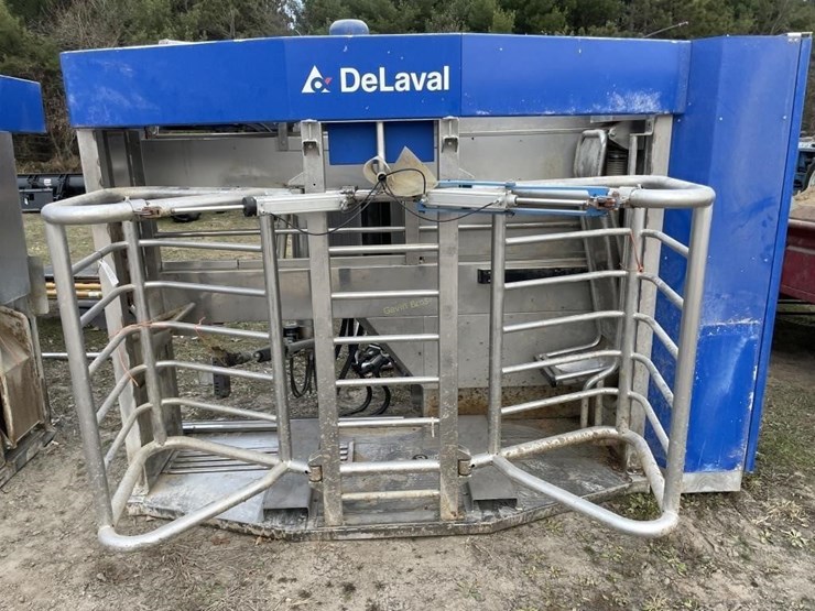 delavel-classic-vms-milking-robot-image-2