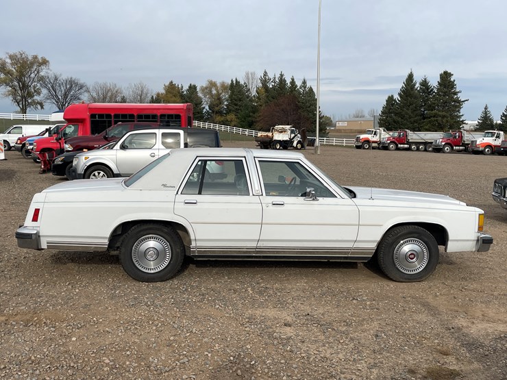 #1200-•-1986-ford-crown-victoria-**recommend-trailering**-(has-mn-title)-image-6