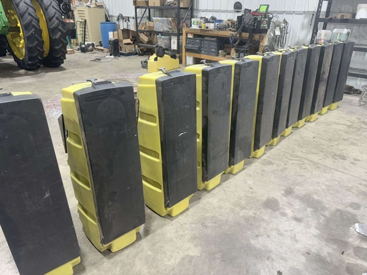 (12)-john-deere-3-bushel-boxes,-no-cracks,-in-great-shape,-buying-all-for-one-money-image-1