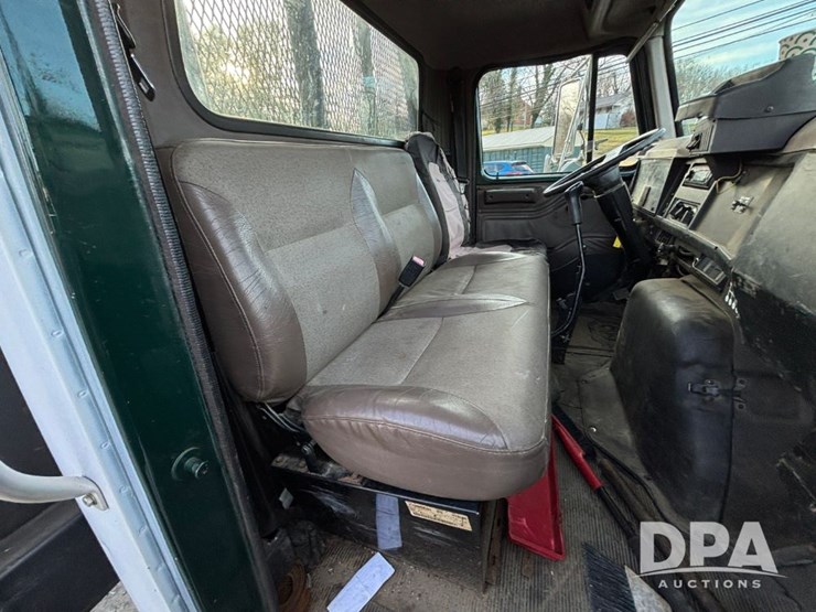 international-4700-image-70