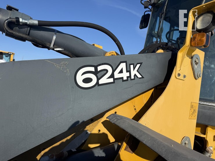 2011-deere-624k-image-21