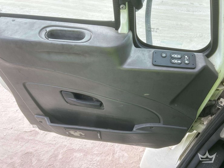 2013-international-durastar-4400-image-22