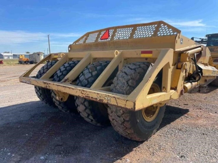 2004-&-2005-john-deere-1812-scraper-package-of-two-image-17