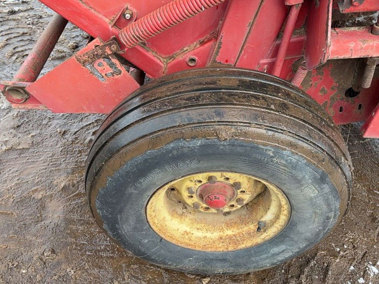 new-holland-855-image-10