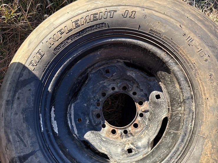 11l-15-mounted-&-unmounted-tires-image-13