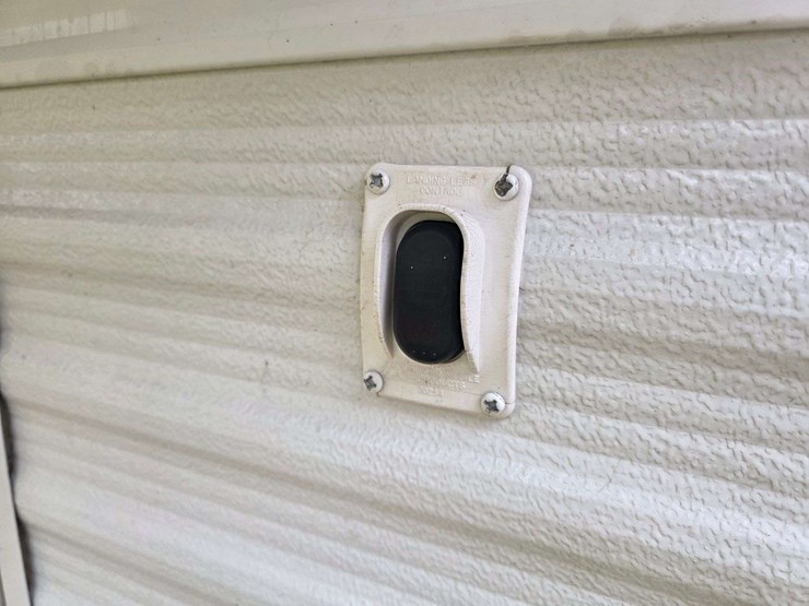 2004-prowler-fleetwood-5th-wheel-rv,-model-255-bhs,-12’-slide-out,-newer-19’-awning,-1-queen-front-b-image-56