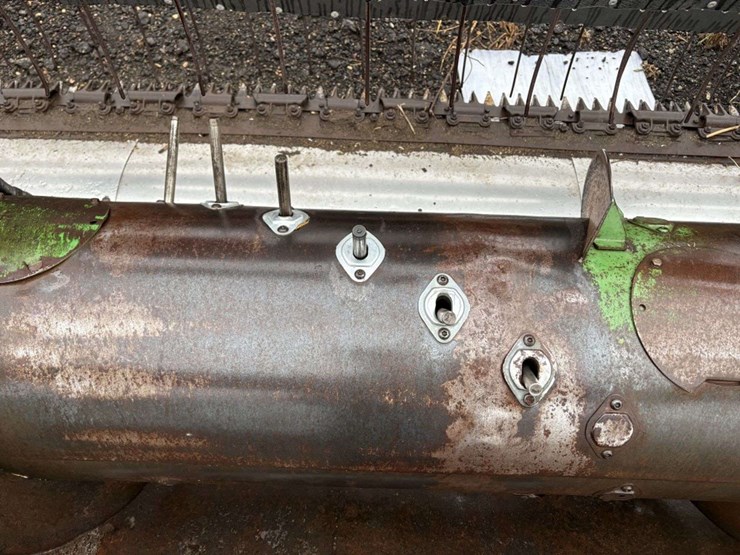 john-deere-220-image-10