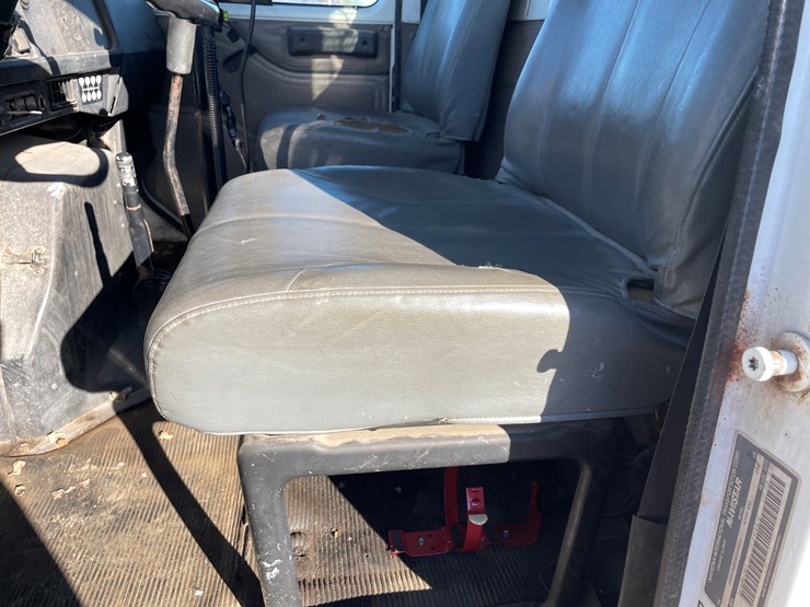 international-4700-image-28