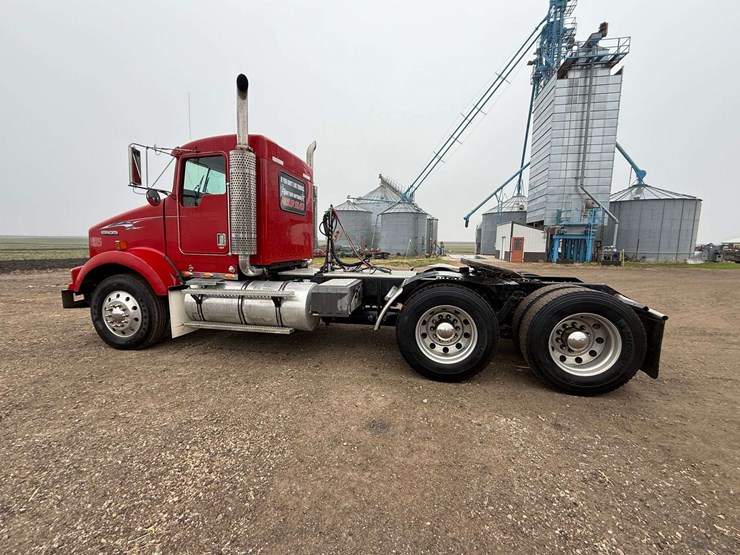 2001-kenworth-t800-image-13