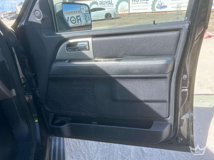 2017-ford-expedition-limited-image-19