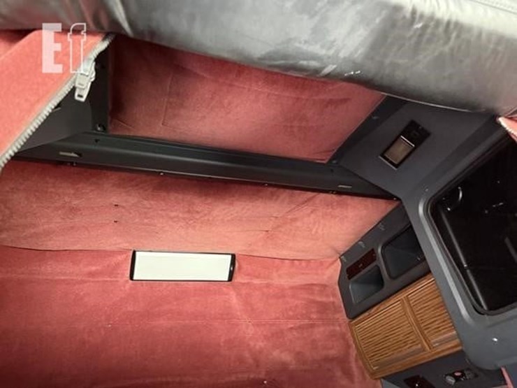 2002-peterbilt-379-image-45