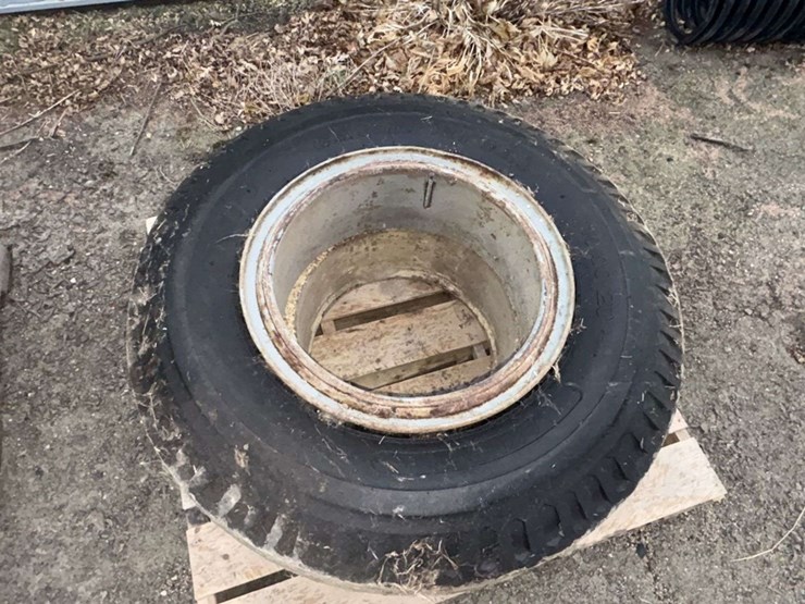 (2)-10.00-20-truck-tires-on-dayton-rims-image-4