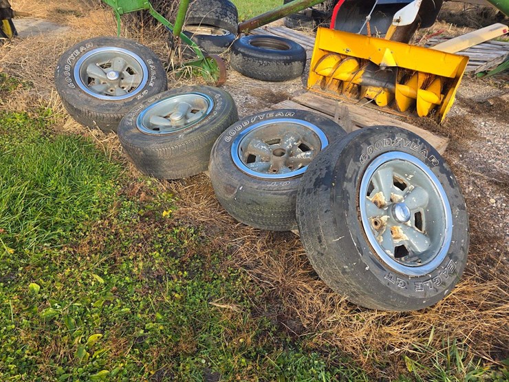 (4)-mid-70’s-chevrolet-rally-wheels,-missing-1-center-cap,-all-trim-rings-are-there,-buying-all-for-image-9