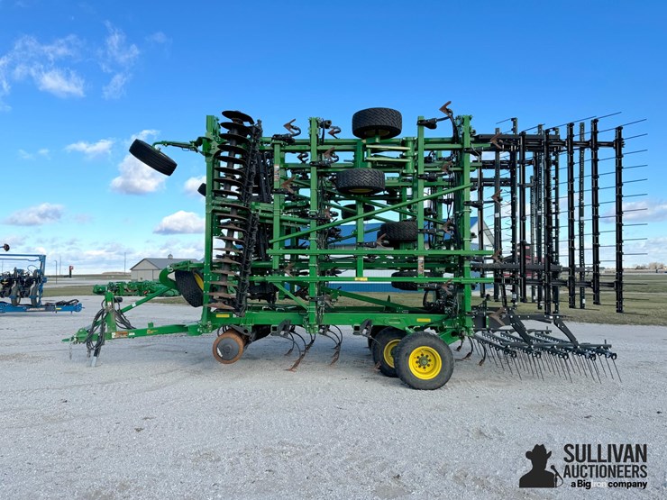 2022-john-deere-2330-image-8