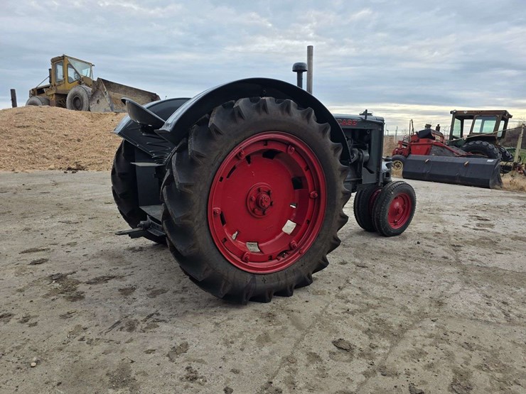 1938-case-cc-narrow-front-tractor,-new-12.4/11-36-rears,-pto,-crank-start,-sn:-4200966,-rebuilt-fro-image-9