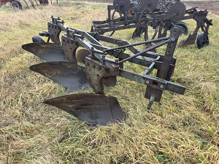 john-deere-310-image-1