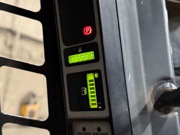 new-holland-l170-image-16