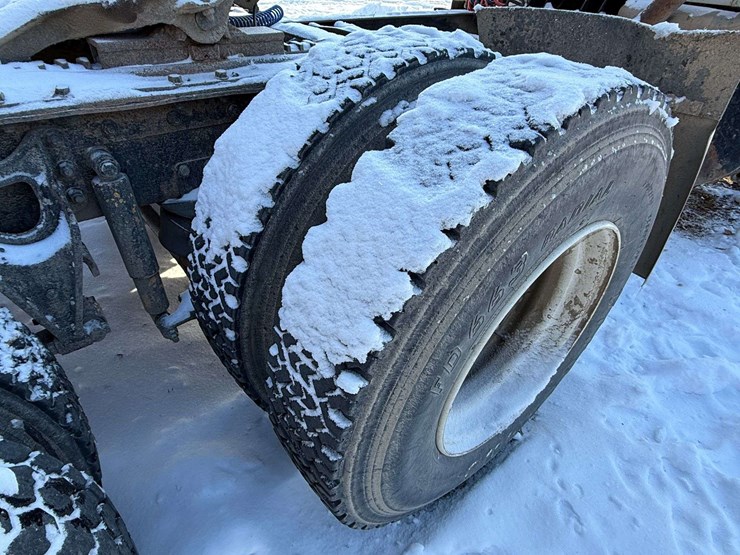 1996-international-8100-image-22