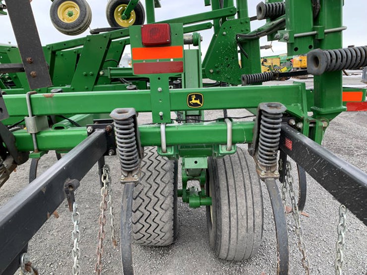 john-deere-2210-image-33