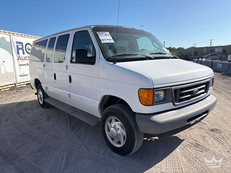 2007-ford-e350-image-2