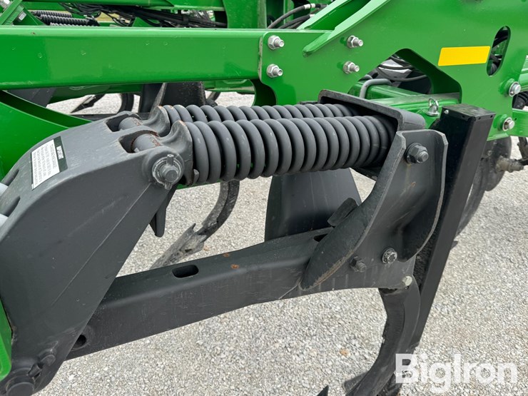 2023-john-deere-2730-image-16