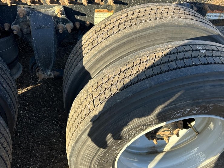 2012-freightliner-cascadia-125-image-35