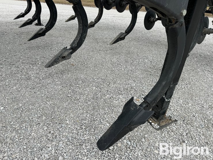 2023-john-deere-2730-image-17