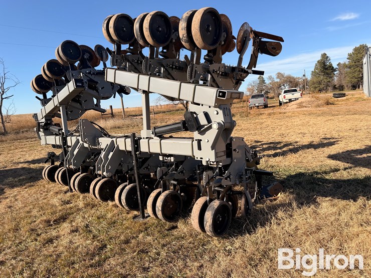 hiniker-cultipro-12r-row-crop-cultivator-image-1