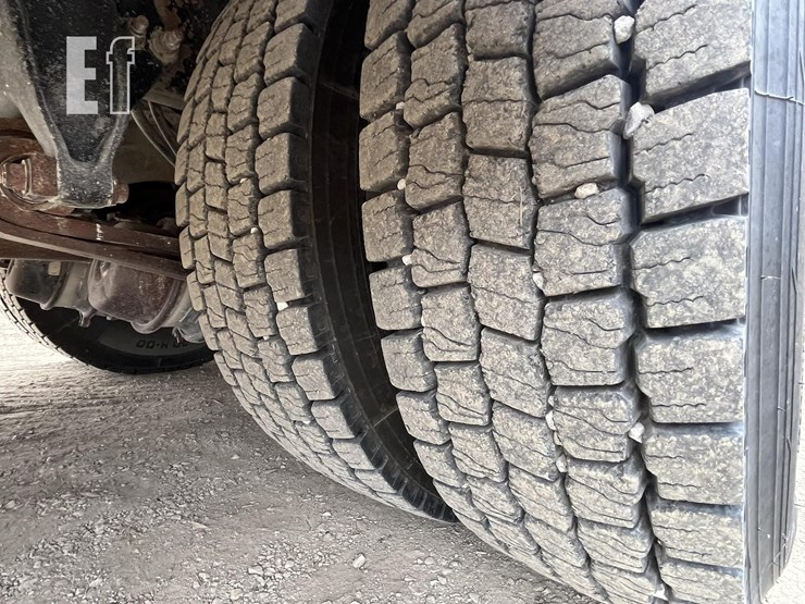 2015-thomas-saf-t-liner-c2-image-10