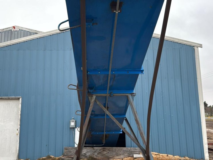 #109-•-patz-barn-sweep-image-4